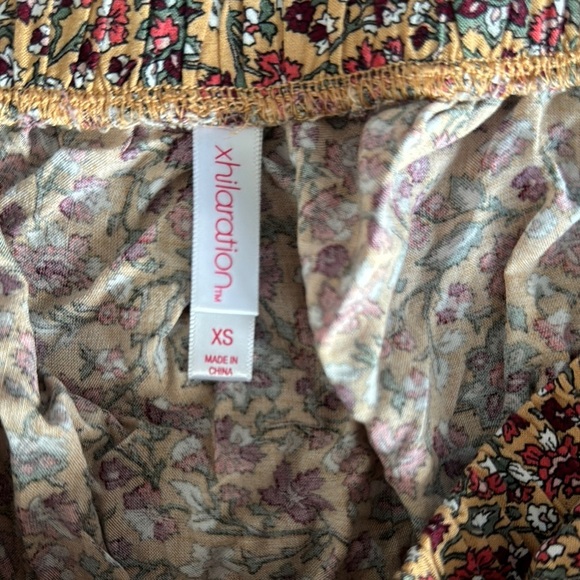 Floral Off-Shoulder Top - Picture 2 of 6